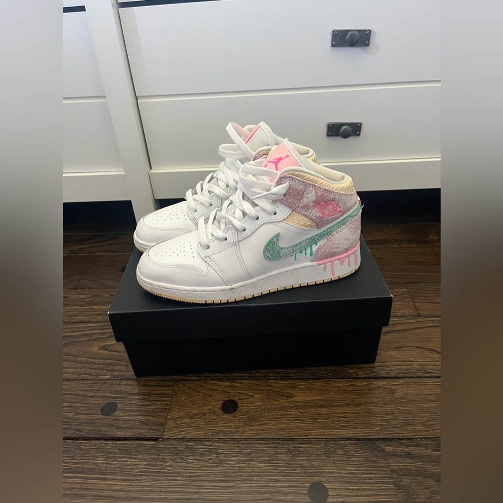 Air Jordan 1 Mid SE Ice Cream
